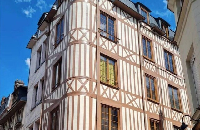 Colombage" duplex apartment in Rouen's historic district