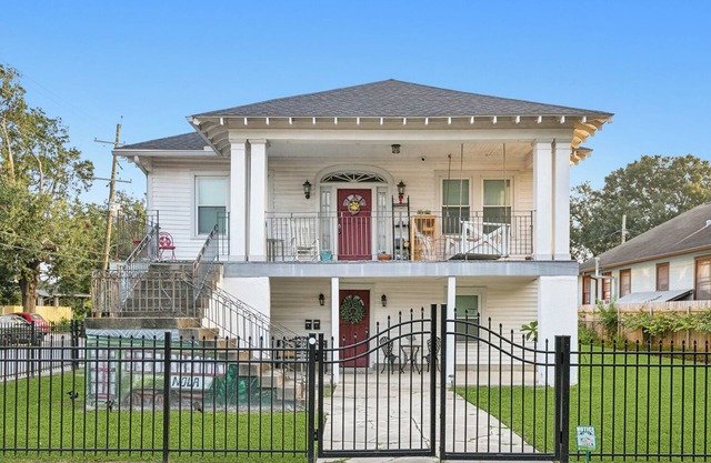 Colonial Getaway in Mid-City NOLA Steps to Trolley & 3Miles to French Quarter