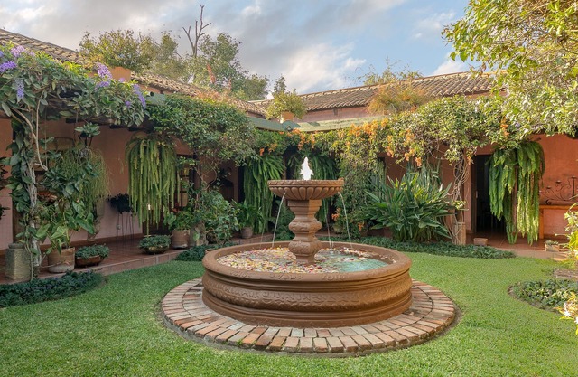 Colonial Villa And Guest House With Pool in Gated Community