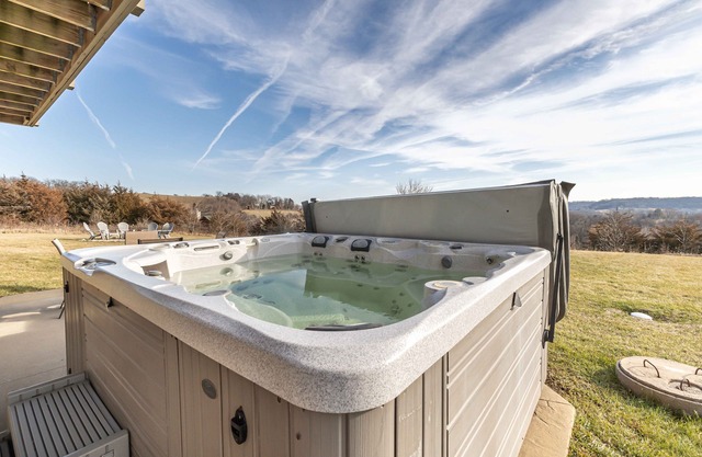 Color us Fall @ our Eagle Hilltop Retreat - Hot Tub, Fire Pit, NEW Pool Table
