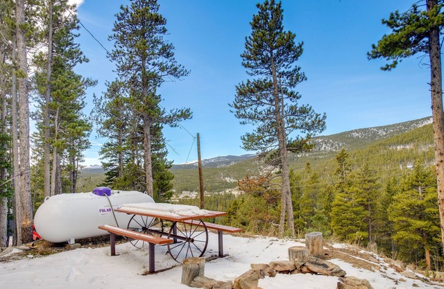 Colorado Cabin w/ Deck, Fire Pit & Mountain Views!