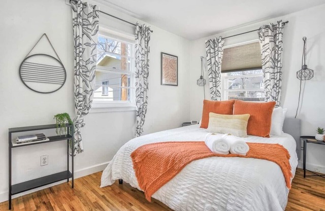 Colorado Cottage! Downtown, OCC w Patio!