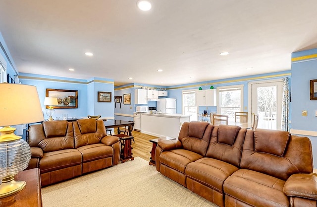 Colorful duplex home with a large yard, deck, WiFi, & ideal Midcoast location