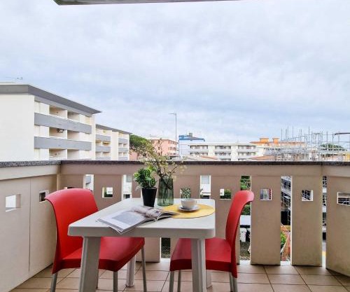 Colorful modern flat next to the beach - Beahost