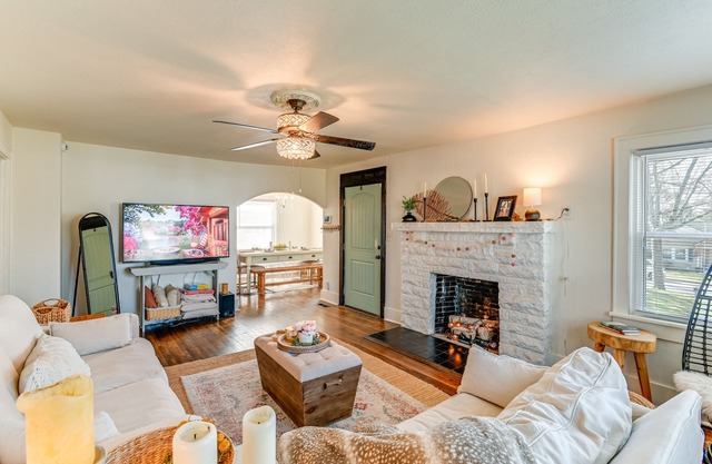 Columbia Cottage w/Patio: 1 Mi to Downtown!