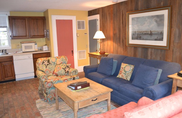 Columbia-Mariner House- One bedroom, one and one half bathroom apartment.