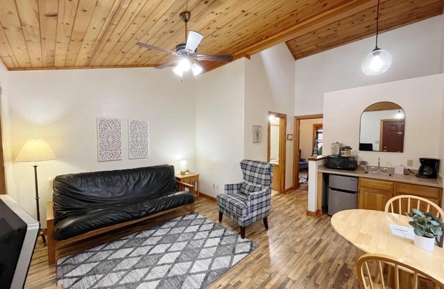 Columbine B Cabin Suite