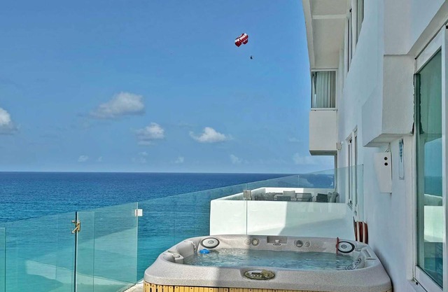 Combo #313-Tim’s Ocean Condos – Beachfront – Private Hot Tub & Beautiful Views!