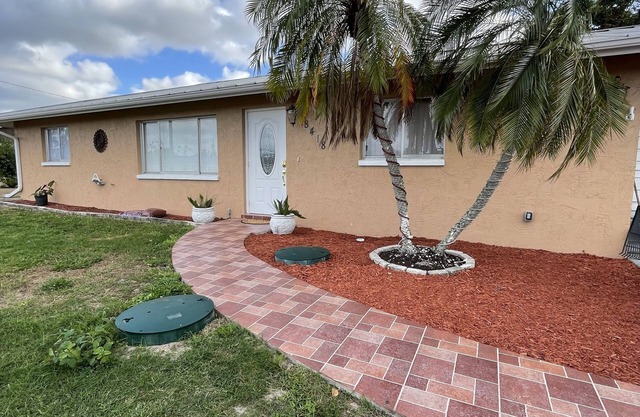 Come and Relax with your whole family at the sunshine state .
