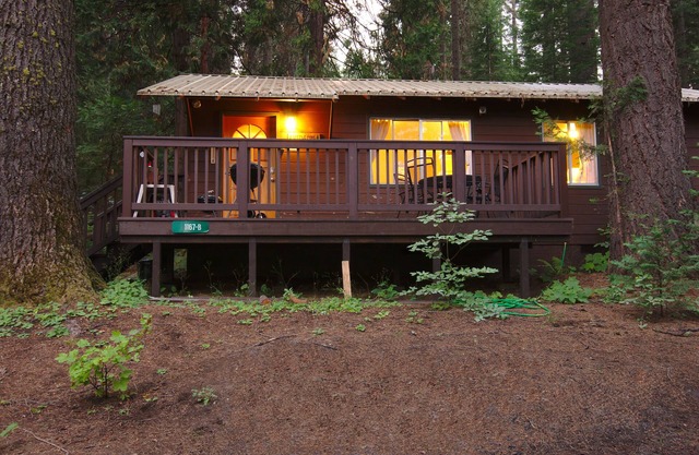 Come Home to the Little Pine Cabin at Yosemite Forest Lodge!