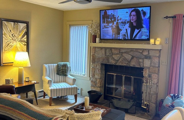 Come relax by the fireplace and enjoy skiing or a walk in the forest by the lake
