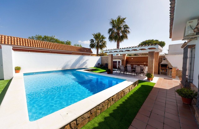 Comfortable villa with private pool in Chiclana de la Frontera, Andalusia, Spain for 10 persons