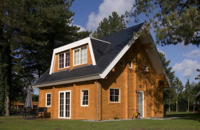 Comfort 6-person bungalow in the holiday park Landal Mooi Zutendaal