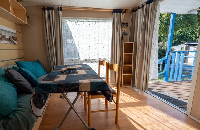 Comfort and Relaxation at Les Mathes: Mobilehome for 6 with Private Garden and Access to Tennis