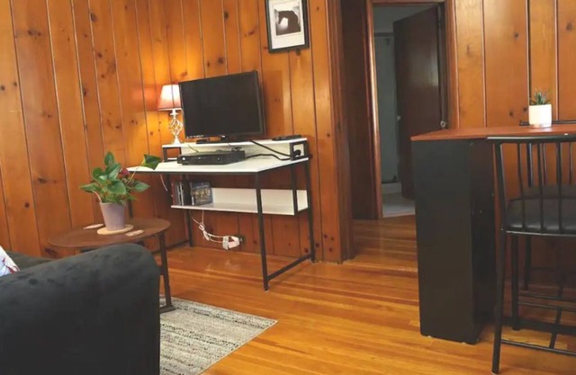 Comfort close to NYC w/ free parking - 1 Bed Condo