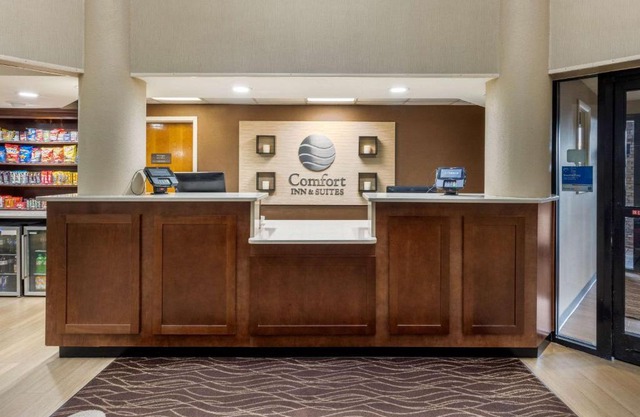 Comfort Inn & Suites Hamilton Place