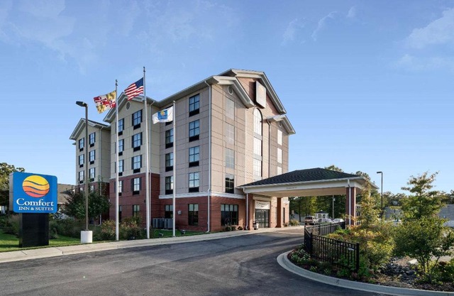 Comfort Inn & Suites Lexington Park near Pax River