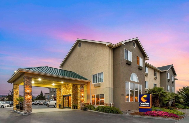 Comfort Inn & Suites Redwood Country