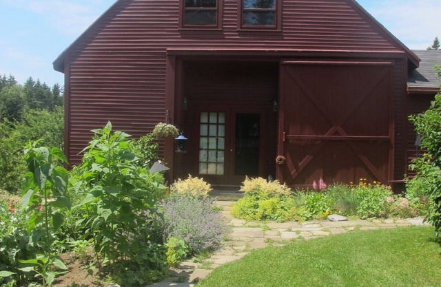 Comfort & quiet on an island off the Maine Coast.