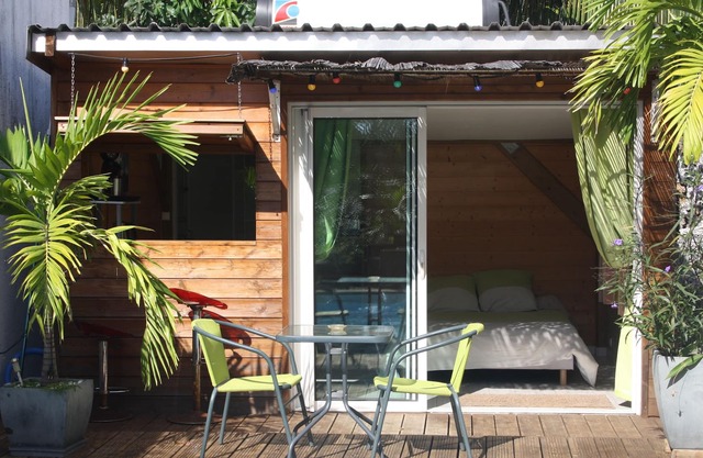 Comfortable chalet for 2 people with private pool