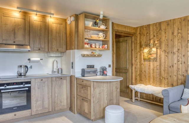 Comfortable 1-bedroom apartment, terrace, Wifi, parking, close to slopes