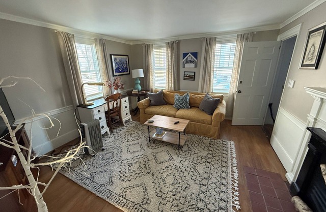 Comfortable 1-bedroom apartment in downtown Salem