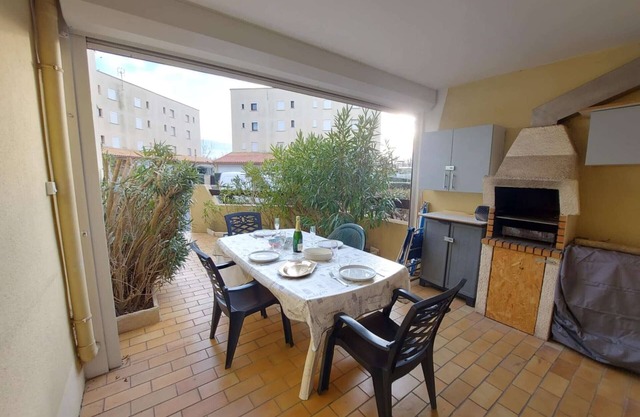 Comfortable 2-room cabin, 6 pax, parking in Marseillan-Plage