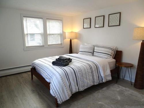 Comfortable 3 Bed Apt in Quiet Neighborhood