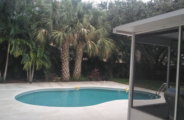 Comfortable 3 bedroom 3 bath beach house .pool.3 minute walk to beach.