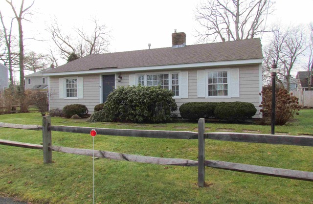 Comfortable 3BD-Central A/C, Outdoor Shower, 2 Blocks to Falmouth Heights Beach, Great Walking Area