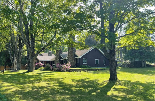 Comfortable all season lake house!