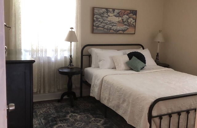 Comfortable and Quiet 3 Bedroom Duplex
