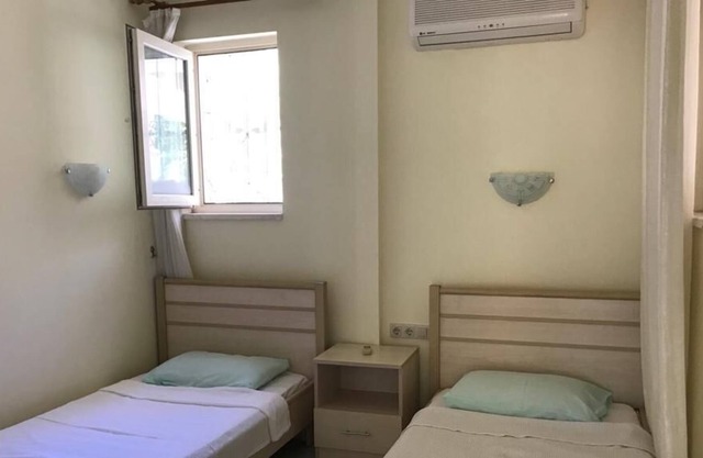 Comfortable Apartment w/ AC + Gym