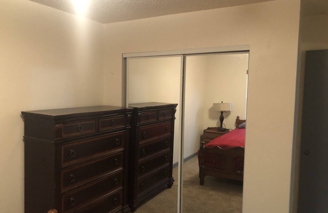 COMFORTABLE CONDO LOCATED CLOSE TO DOWNTOWN AND EASY ACCESS TO I-25