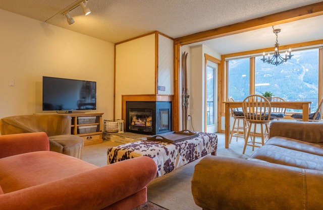 Comfortable Cozy Condo. Short Walk to American Eagle Lift. SH402
