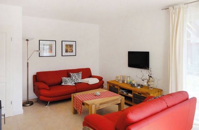 comfortable holiday home in Wieck, fireplace, sauna, Wi-Fi, garden, 2 terraces