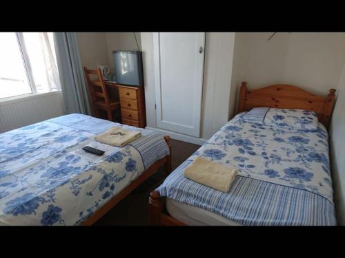 Comfortable Family room with Tv, Free Fast Wifi, Sleeps 3