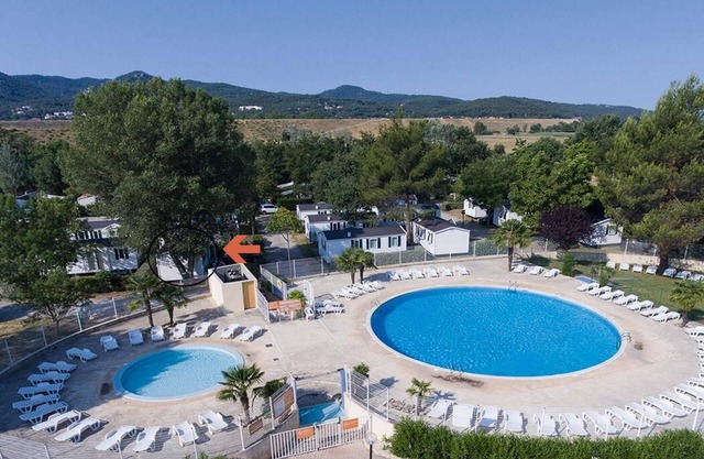 Comfortable 3 bedroom mobile home with air conditioning in Provence - Swimming pool and private lake
