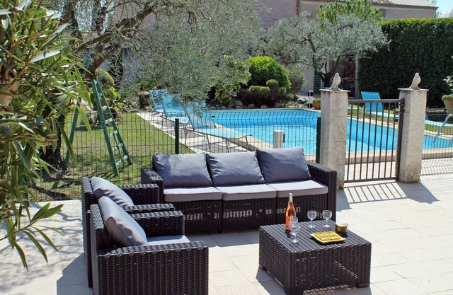 Comfortable holiday home screened in the center of Maillane