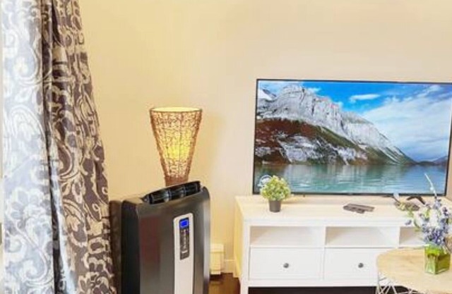 Comfortable Home with Easy Access to Amenities