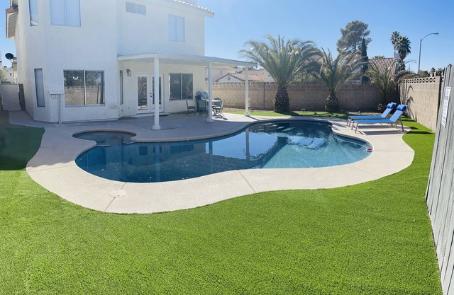 Comfortable home with sparkling private pool minutes to the Strip!
