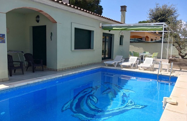 Comfortable house for 6 pers. with private pool in L'Escala