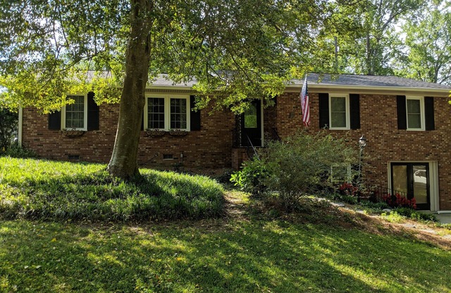 Comfortable Masters rental for 6-8 people in established West Augusta