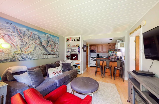 Comfortable mountainside condo with skiing, balcony, fast WiFi, & washer/dryer