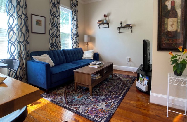 Comfortable & Quiet Historic Apartment with Work Space