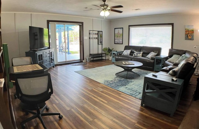 Comfortable Quiet Retreat in Convenient Location