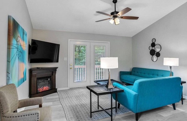 Comfortable South Asheville Townhome W/Hot Tub
