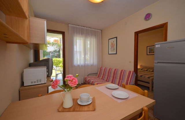 Comfortable two room apartment with garden and swimming pool by Beahost Rentals