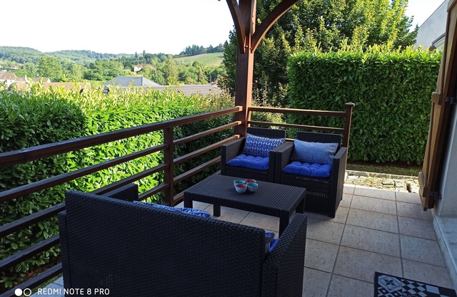 Comfortable villa offering an unobstructed view of the heights of Sarlat