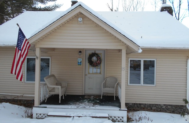 COMFORTABLE YEAR ROUND LAKE FRONT HOME - CLOSE TO SCHROON LAKE VILLAGE